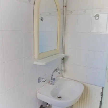 Marias' Quiet With Parking, Walk To Town Apartment Lefkada City