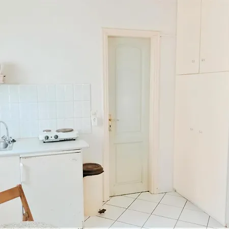 Marias' Quiet With Parking, Walk To Town Lefkada City